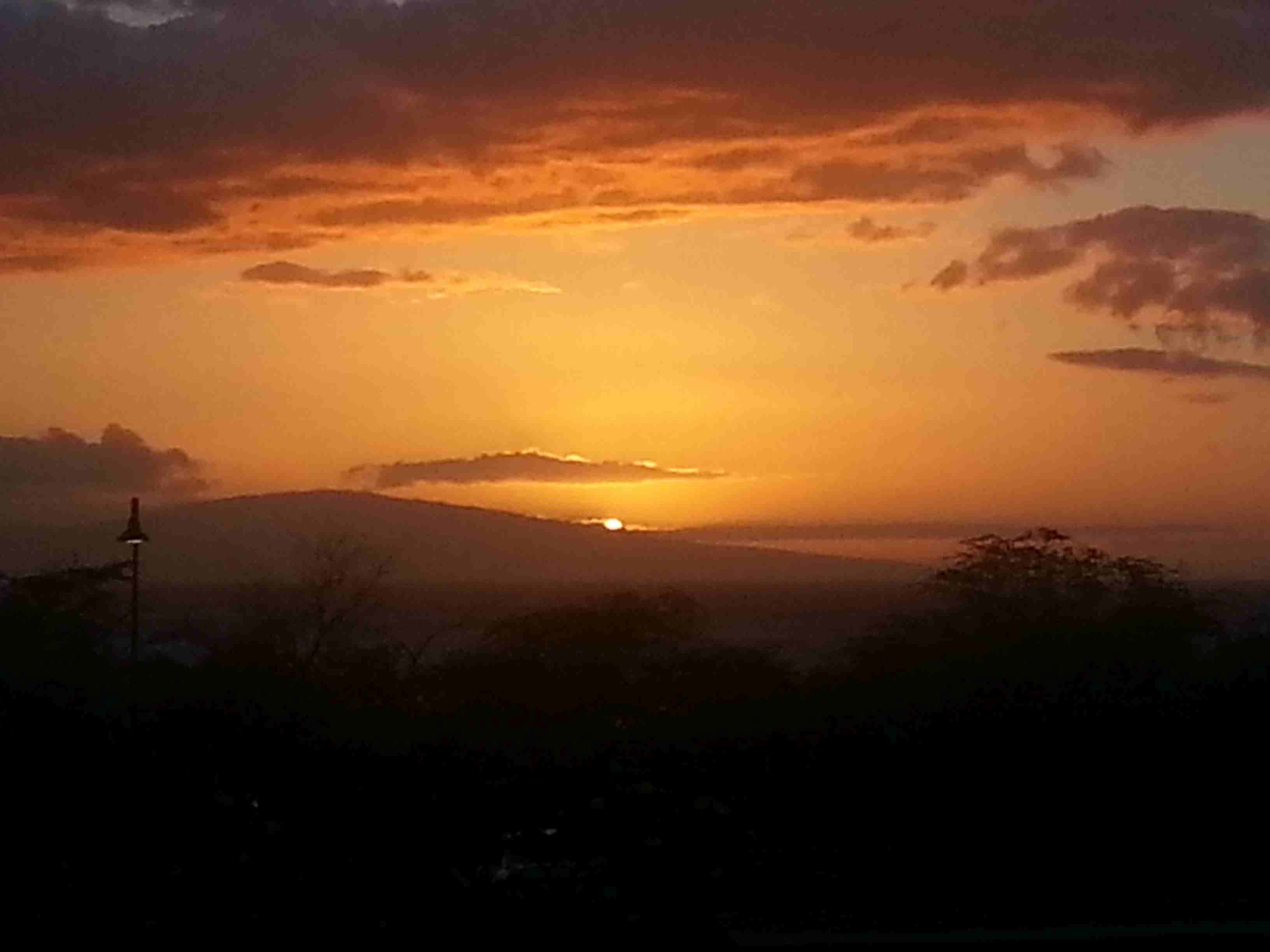 2017-05-15 Maui sunset over Kahoolawe.jpg